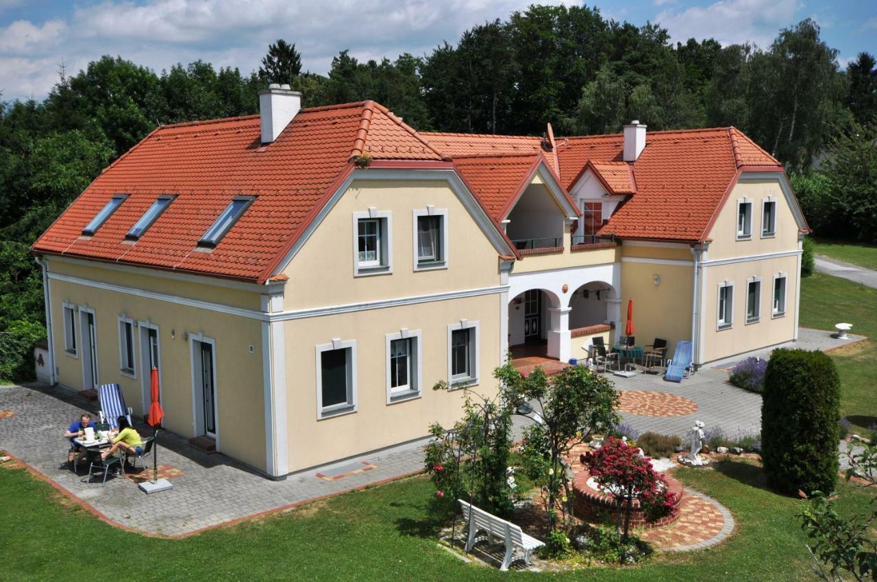 Arkadenhof Flasch Worterberg Buitenkant foto