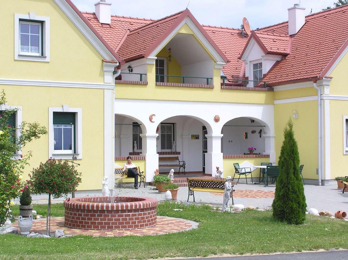 Arkadenhof Flasch Worterberg Buitenkant foto