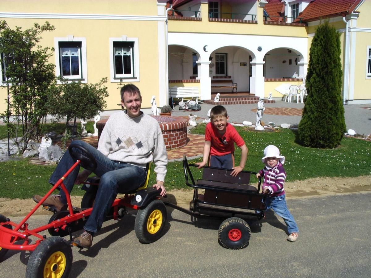Arkadenhof Flasch Worterberg Buitenkant foto